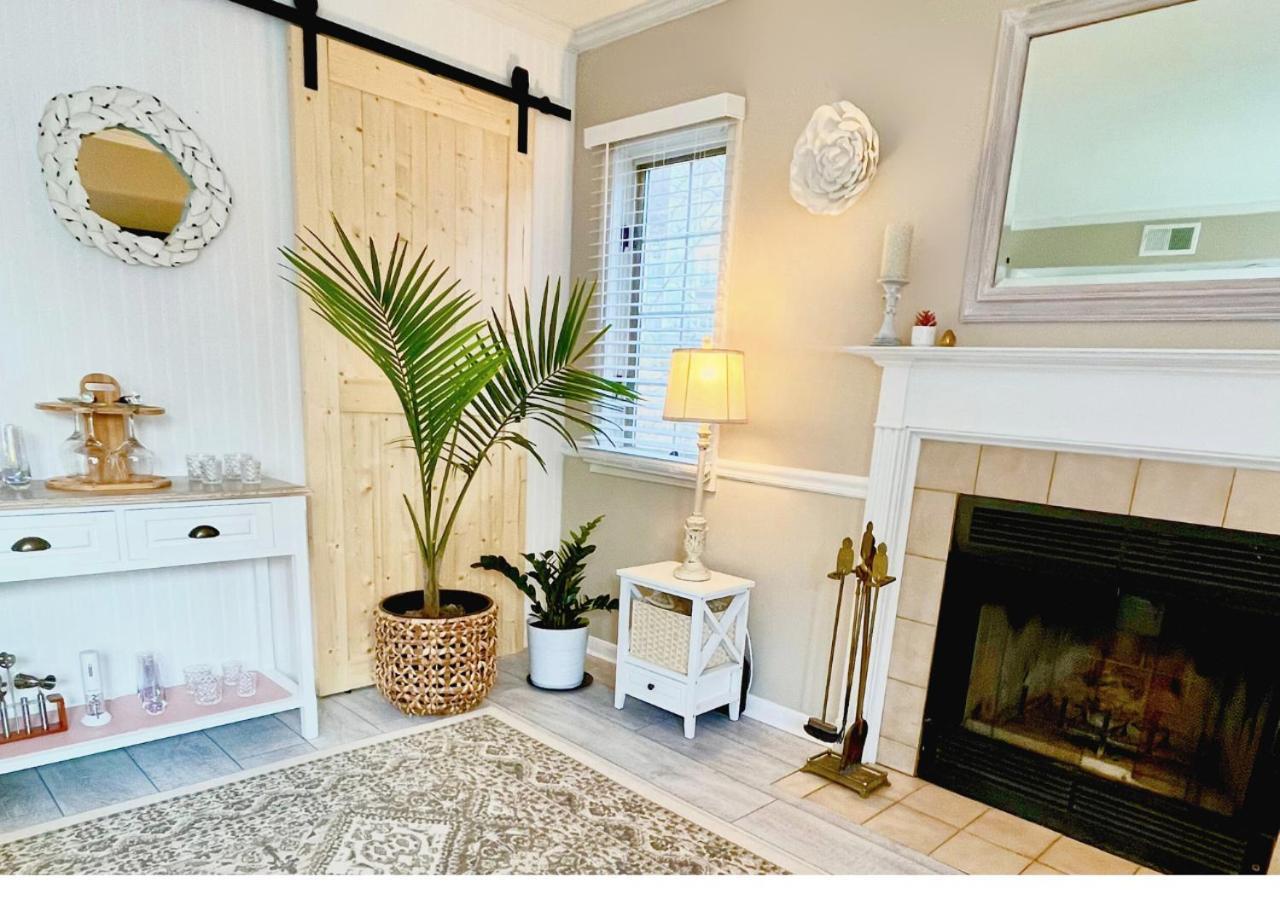 Luxury Villa- 3 Mins To Mohegan- Fully Stocked With Fireplace- Jacuzzi, Saltwater Pools, Sauna ノーウィッチ エクステリア 写真