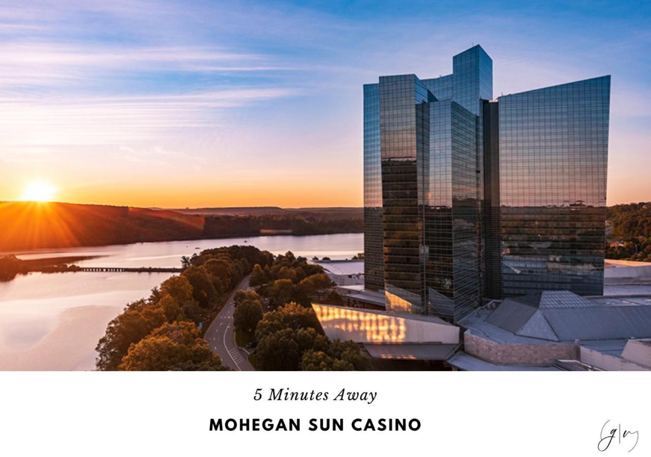 Luxury Villa- 3 Mins To Mohegan- Fully Stocked With Fireplace- Jacuzzi, Saltwater Pools, Sauna ノーウィッチ エクステリア 写真